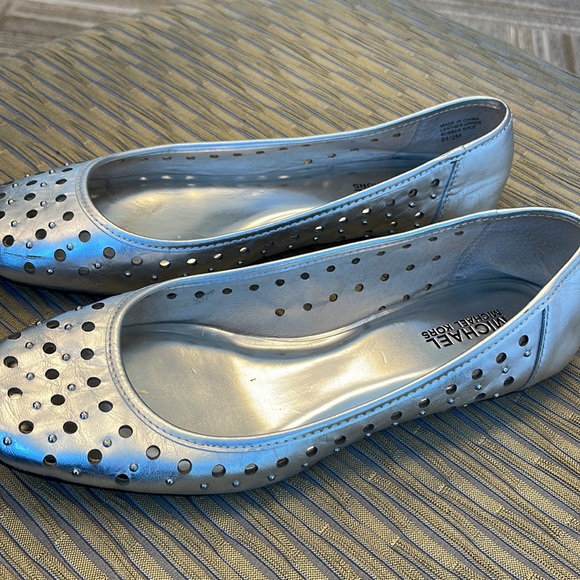 Michael Kors silver ballet flat - Picture 2 of 8